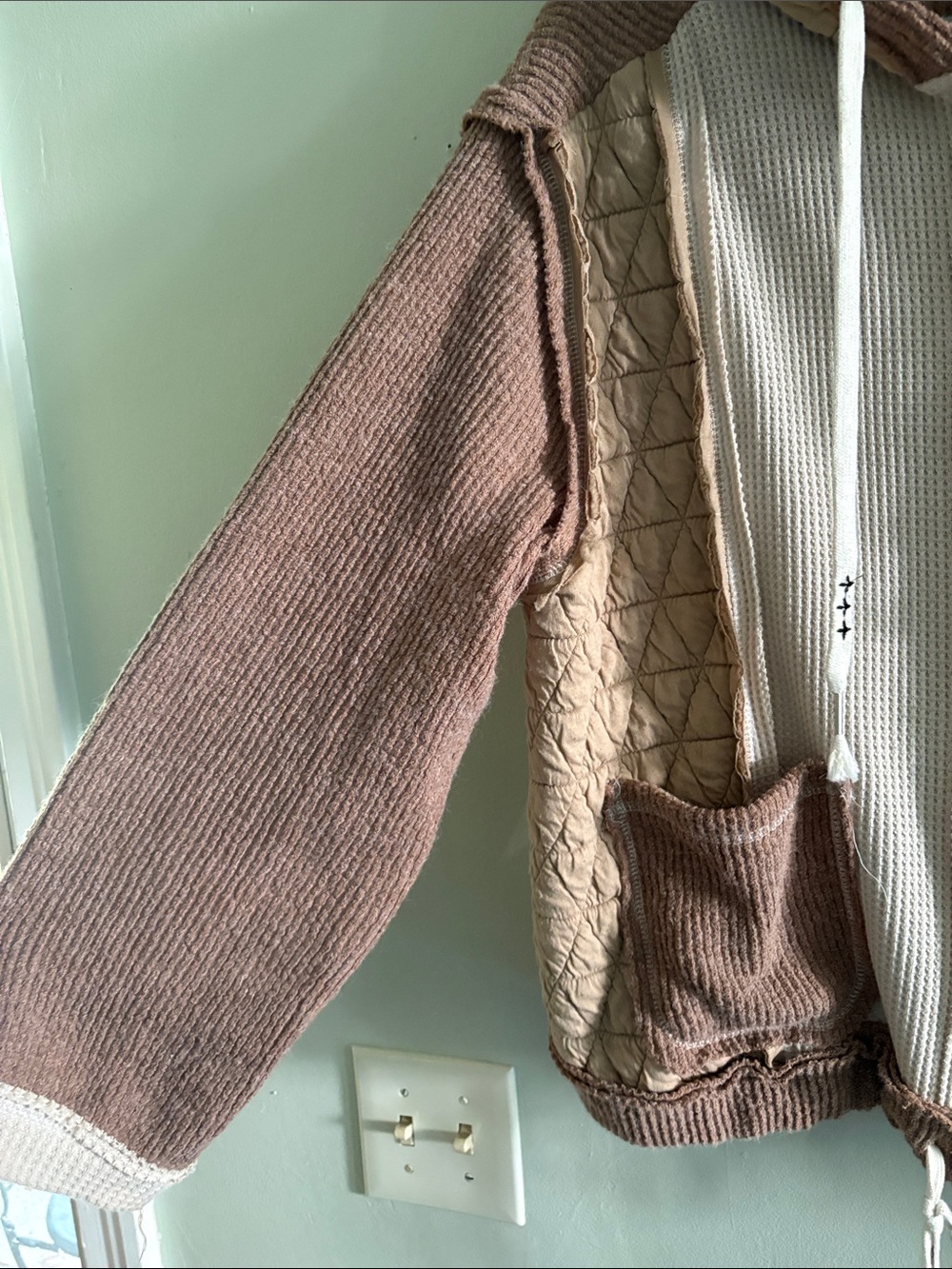 POL Taupe Knit Top with Cream Trim M - Picture 3 of 5
